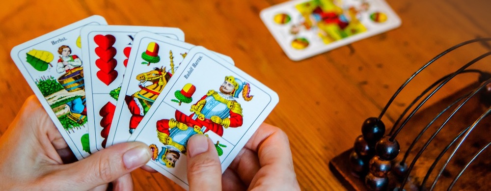 Ein Spiel Schnapsen mit Bummerl Zähler Schnapsen Bummerl
